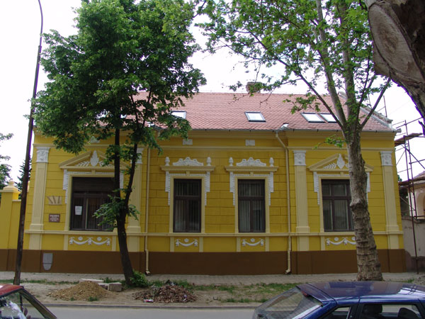 novi_becej_biblioteka_b Ulična fasada